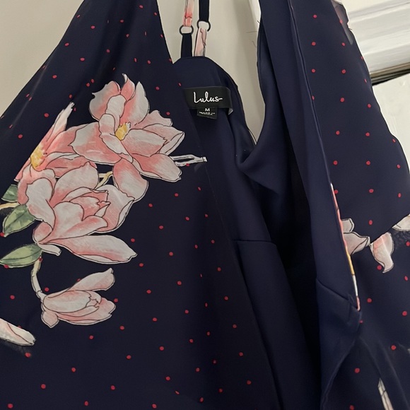 BNWT Lulus Wrap Dress Sz M - Picture 3 of 3